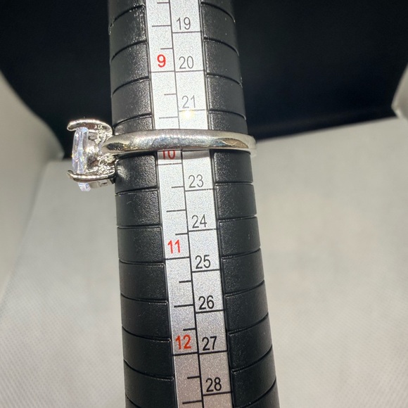 Classic Silver Tone Oval CZ Solitaire Ring - White Size 10 - Picture 3 of 4